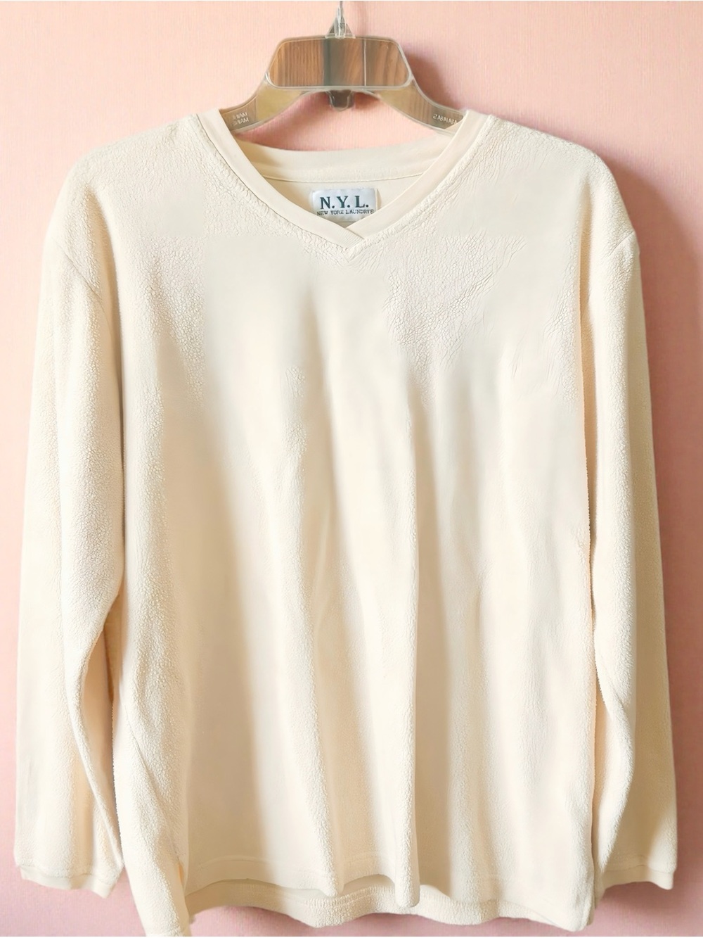 New York Laundry Cream Long Sleeve Women’s V-Neck. Small